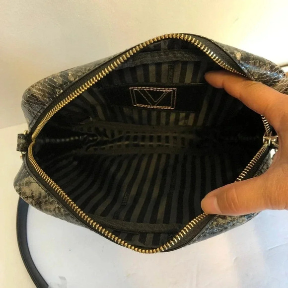 Y2K Victoria's Secret Snack skin crossbody purse - Picture 4 of 6